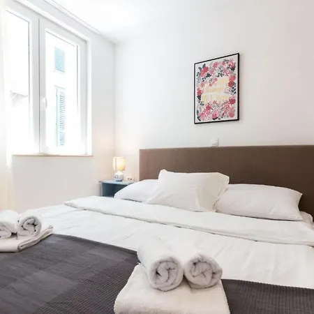 Cultural Haven Two Bedroom * زادار
