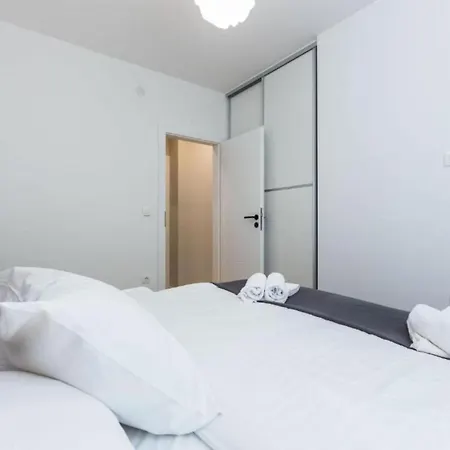 شقة Cultural Haven Two Bedroom زادار