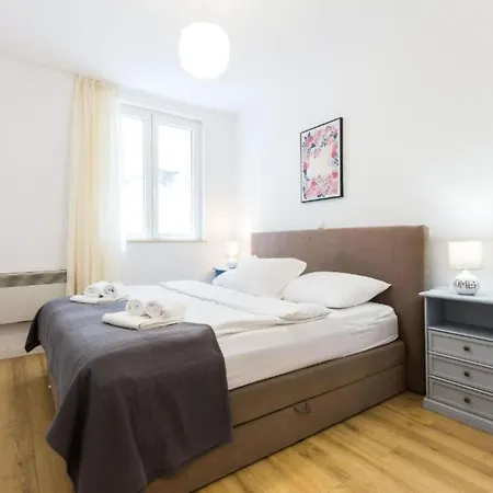 Cultural Haven Two Bedroom زادار