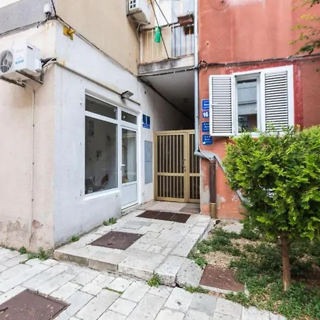 Cultural Haven Two Bedroom * زادار