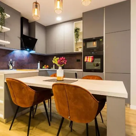 Cultural Haven Two Bedroom شقة *